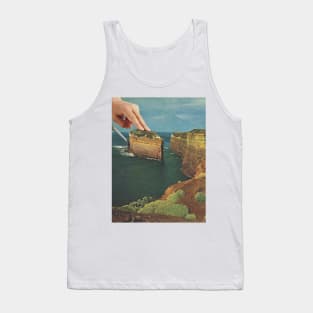 Serving up cake by the seaside - Cake slice Tank Top